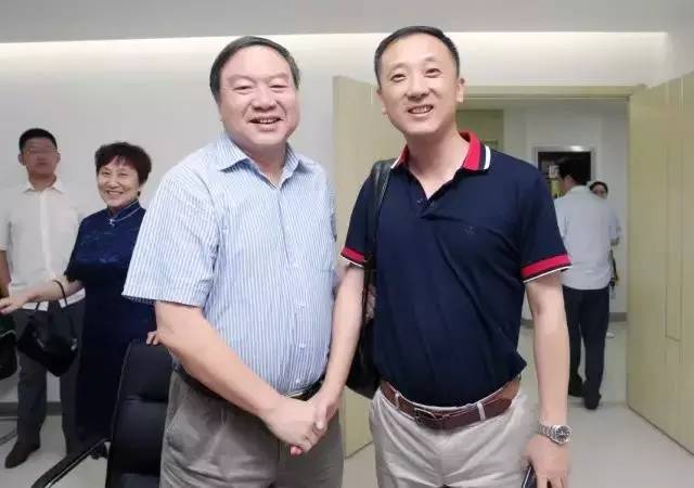 由西安市雁塔区医疗管理协会与易游体育集团主办的医路同心·光明论道——易游体育·西安2017斜视与小儿眼科学术会议在西安易游体育学术会议厅隆重召开。