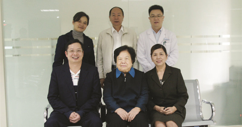 2011年12月4日，原全国人大常委会副委员长彭珮云来我院检查