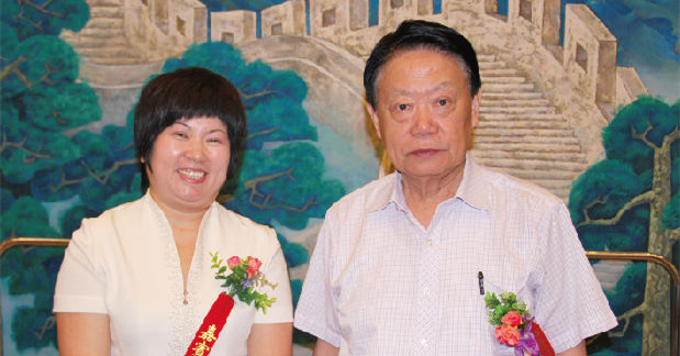 原卫生部副部长殷大奎亲切接见易游体育侯旭波总经理