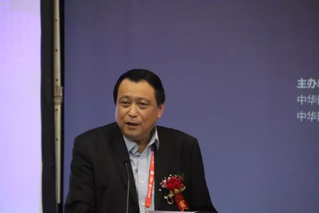 9月15日下午，在 22次全国眼科学术大会上，中国眼科医师“明日之星”计划在福州海峡环球会展中心正式启动，数 名中外眼科专家在现场及通过视频直播共同见证。1.jpg