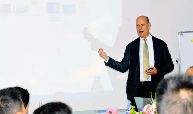 本次研讨会由集团 席白内障带教导师郭海科教授、张广斌教授领*，来自易游体育集团11名白内障带教导师参加了本次活动。福州眼科医院、爱尔康公司对本次研讨会提供.jpg