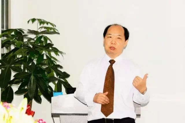 本次研讨会由集团 席白内障带教导师郭海科教授、张广斌教授领*，来自易游体育集团11名白内障带教导师参加了本次活动。福州眼科医院、.jpg