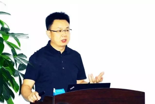 本次研讨会由集团 席白内障带教导师郭海科教授、张广斌教授领*，来自易游体育集团11名白内障带教导师参加了本次活动。.jpg