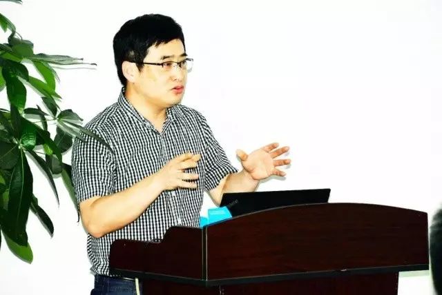 本次研讨会由集团 席白内障带教导师郭海科教授、张广斌教授领*，来自易游体育集团11名白内障带教导师参加了本次活动。福州眼科医院、爱尔康公司对本次研讨.jpg