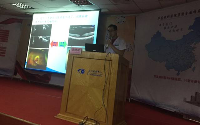 9月23日，厦门眼科中心中秋爱眼科普三部曲活动在17楼举行，很多市民趁着周末赶来参加，现场有眼病知识讲座、 眼部检查，以及激动人心的.jpg