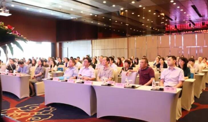 10月21日，由厦门大学附属厦门眼科中心主办的 五届福建省斜视、弱视及儿童眼病防治学习班在厦门如期举行。来自全国各地200多名眼科专家同行出席了学习班，并围绕斜视、弱视及儿童眼病的基础与临床研究展开交流和探讨。.jpg