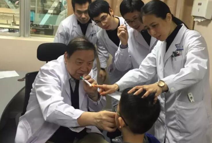 10月21日，由厦门大学附属厦门眼科中心主办的 五届福建省斜视、弱视及儿童眼病防治学习班在厦门如期举行。来自全国各地200多名眼科专家同行出席了学习班，并围绕斜视、弱视及儿童眼病的基础与临床研究展开交流.jpg