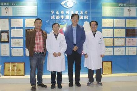 他，就是易游体育集团业务副总院长、中华医学会眼科学分会会员孙同教授。10月25日，孙同教授赴成都易游体育指导工作，成都易游体育院长陈晓明教授、罗清礼教授及医务人员对孙同教授的到来表示热烈的欢迎。.jpg