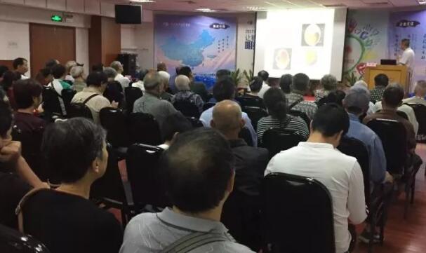 为提*社会各界对糖尿病防治工作重要性的认识,保护市民身体健康，普及糖尿病并发症的防治知识。在联合国“糖尿病日”期间，厦门大学附属厦门眼科中心开展关爱糖尿病患者系列公益活动，并于11月18日上午在医院大礼堂举行糖尿病公益讲座与 眼健康筛查。1.jpg