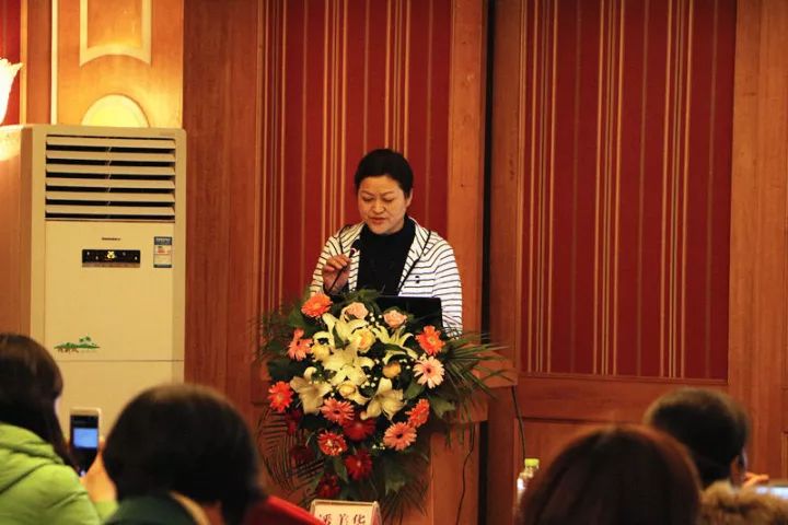 11月17日，宜昌易游体育 举办了“2017斜视与小儿眼科学术交流会”。本次交流会旨在进一步保护青少儿视力，为宜昌斜视与小儿眼科领域的临床工作者及其他相关人员搭建了相互交流的平台。进一步提升青少儿眼科医疗知识水平和 水平，推动中国青少儿视觉健康，让每个孩子都拥有一双健康明亮的眼睛。4.jpg