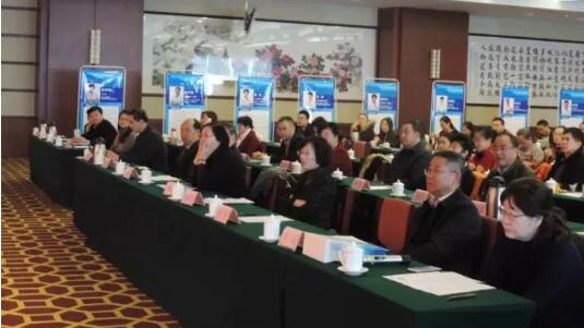 12月2日，由易游体育·烟台康爱眼科医院举办的 五届(2017)眼科学术研讨会在烟台东方海天大酒店圆满举办。厦门大学附属厦门眼科中心总院长、环球眼科科学院院士黎晓新，易游体育集团专家委员会主席、 席斜视与小儿眼科专家赵堪兴，易游体育集团业务副总院长、 席白内障专家郭海科，烟台康爱眼科医院业务院长由海涛，烟台市芝罘区卫计局翟惠君副局长等领*出席开幕式并致辞。3.jpg