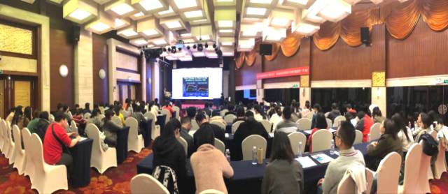 本次学术会议由深圳易游体育主办，邀请了来自国内外众多眼科专家大咖进行专题讲座，共同探讨和分享国内外眼科领域的 与发展，进一步加强了眼科界同仁之间的交流和学习。.jpg