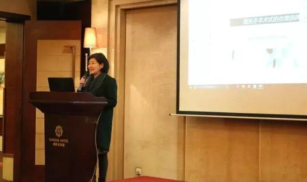 由重庆易游体育屈光中心主任职红分享了《屈光手术术式的合理选择》。职主任是原重庆市急救医疗中心屈光科室主任。从事眼科临床工作30余年， 完成屈光不正手术近4 ，是西南地区较早用准分子激光手术医治近视的专家之一.jpg