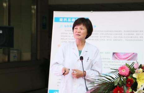 12月17日，由郑州慈善总会、郑州易游体育视光眼科医院与卡尔蔡司(上海)管理有限公司联合举办的“2018视光眼科医院上上老视产品发布会暨 届‘正值夕阳美，较是晶彩时’中老年眼病科普论坛”在郑州易游体育视光眼科医院隆重召开。2.jpg