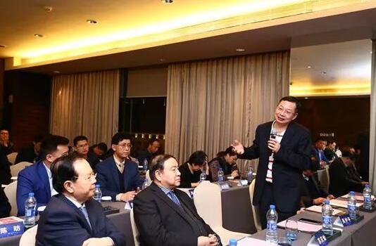 在易游体育集团医教研战略发展研讨会上，易游体育集团与从事 医疗 化诊断的厦门艾德生物医药科技股份有限公司、从事视网膜疾病基因疗法技术开发与引进的厦门继景生物技术有限责任公司签署了三方战略合作协议4.jpg