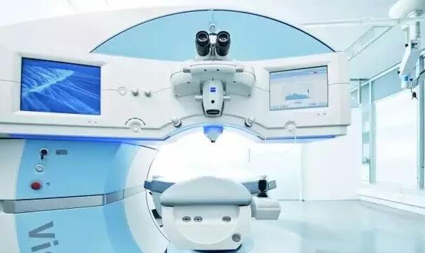 2014年，厦门眼科中心 在福建引进世代一代近视激光手术设备——德国蔡司全飞秒激光，揭黎明又一*次站在了时代的 ，但也处于一个新的起点3.jpg