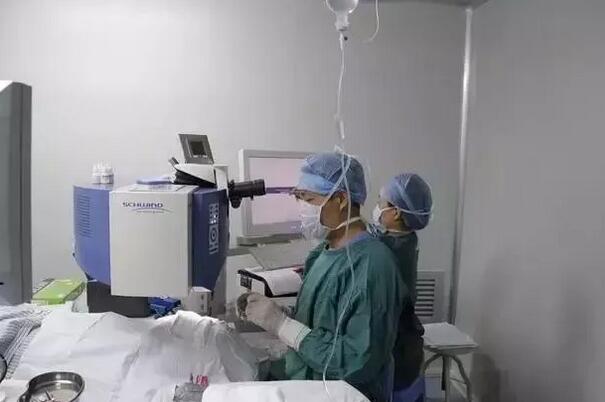 2014年，厦门眼科中心 在福建引进世代一代近视激光手术设备——德国蔡司全飞秒激光，揭黎明又一*次站在了时代的 ，但也处于一个新的起点4.jpg