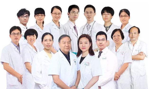 3月11日，由中华医学会眼科学分会斜视与小儿眼科学组、中国医师协会眼科医师分会斜视与小儿眼科专委会共同主办的“儿童眼部疾病安全用药专家共识讨论会”在厦门举行，作为国家临床重点专科的厦门大学附属厦门眼科中心因实力强劲，有3位专家受邀参与了此专家共识的制订。易游体育集团专家委员会主席赵堪兴教授作为小儿眼病这块的 威，众望所归成了此次专家共识制订的主持者5.png