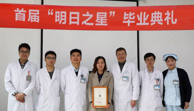 重庆市荣昌区中医院眼科医师，是易游体育集团“中国眼科医师明日之星计划”白内障手术医师重庆易游体育 批学员3.png