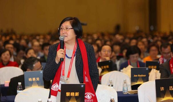 3月28日，为期4天的中国眼底病领域一年一度的学术年会“2018中国眼底病论坛暨环球视网膜研讨会”(RetinaChina 2018)在中国青岛召开。本次论坛由中国环球科技交流中心主办，《中华眼底病杂志》协办，会上翘楚云集，盛况空前，既是眼底病学诊疗领域的高水平年度学术盛会，也是世界眼底专家的一*次交流盛会3.jpg