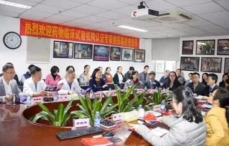 3月28日，为期4天的中国眼底病领域一年一度的学术年会“2018中国眼底病论坛暨环球视网膜研讨会”(RetinaChina 2018)在中国青岛召开。本次论坛由中国环球科技交流中心主办，《中华眼底病杂志》协办，会上翘楚云集，盛况空前，既是眼底病学诊疗领域的高水平年度学术盛会，也是世界眼底专家的一*次交流盛会8.jpg