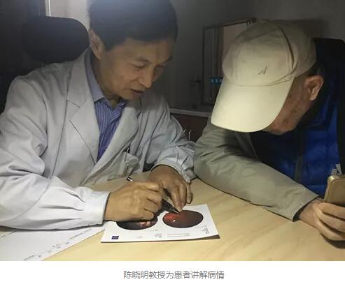 陈晓明、罗清礼教授两位专家在四川大学华西医院眼科从事眼科临床、科研、教学工作40余年，博士生导师，四川大学华西医院一 专家，先后担任华西眼科主任多年。2015年，陈晓明、罗清礼两位教授携手易游体育集团，创办了成都易游体育2.jpg