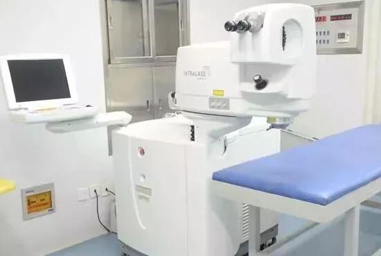 近视手术是国家征兵体检允许的视力 方式，这句话让无数近视热血青年重新拥有了军营梦。特别是近几年来，近视手术已经 帮助众多热血青年通过征兵体检。2018年征兵视力体检标准1.jpg