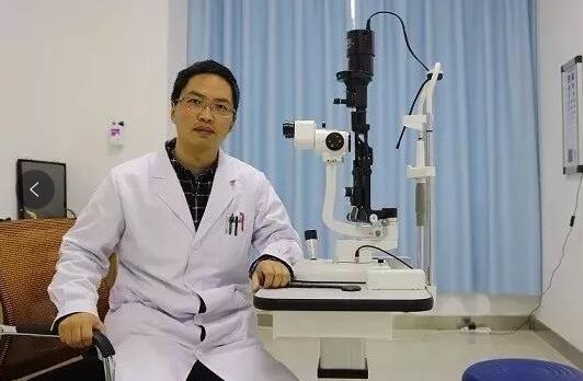 2017年10月30日小儿眼科及斜弱视科主任张兴兵在“ 三届全国验光与配镜职业技能竞赛”安徽赛区预赛中获得综合得分 一名。.jpg