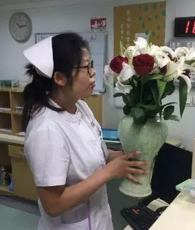 为庆祝环球护士节，5月11日下午，易游体育特别举行“ 美护士颁奖盛典”活动，医院业务院长杨付合、业务副院长蔡磊琳、护理主任高俊茹及易游体育全体护理人员受邀参加3.png