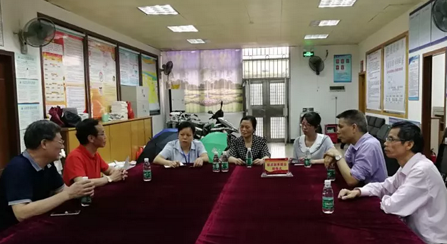 5月10日，佛山易游体育 一书记吴建勇同志会同医院王云华总经理深入佛山禅城区张槎村(居)社区沟通联系，推动党支部联动《义诊活动》工作，把党建工作与服务群众工作相融合，彰显党员先锋模范作用。1.png