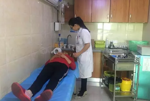 果园打农药引发葡萄膜炎险失明 幸亏来到成都易游体育2.png