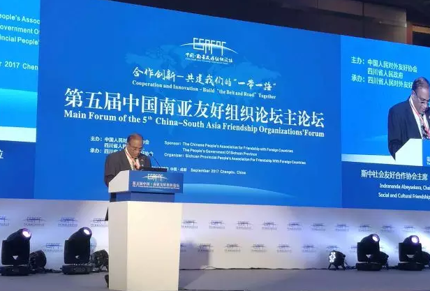 深圳易游体育 为斯里兰卡中国社会和文化合作协会会长实施白内障复明手术2.png