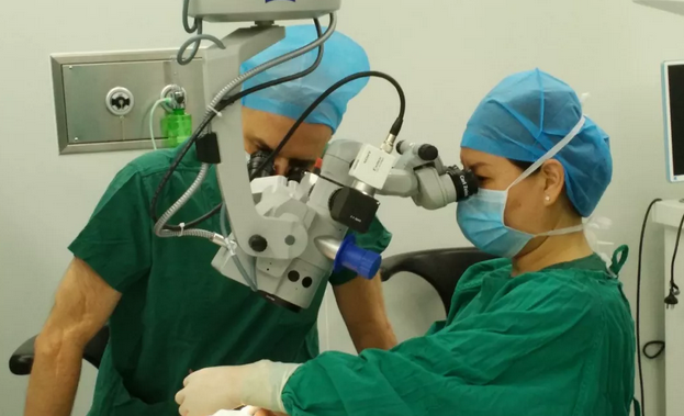 青光眼患者跨省来寻厦门眼科中心青光眼专科王玉宏主任就医2.png 青光眼患者跨省来寻厦门眼科中心青光眼专科王玉宏主任就医2.png