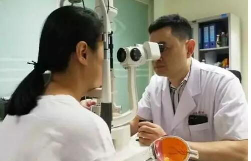 厦门眼科中心高度近视专科张淳副院长：用精良的技术 擦亮心灵之窗1.jpg