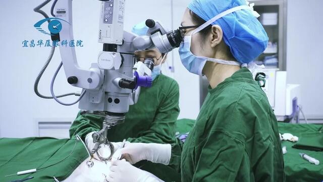 增殖性视网膜病患者几近灰心 宜昌易游体育许大玲院长妙手顺利手术.jpg 增殖性视网膜病患者几近灰心 宜昌易游体育许大玲院长妙手顺利手术.jpg