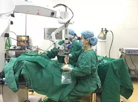 不仅擅长激光近视手术 还精于ICL和白内障手术——成都易游体育鲍捷医生3.jpg 不仅擅长激光近视手术 还精于ICL和白内障手术——成都易游体育鲍捷医生3.jpg