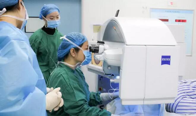 三十余年守护心灵的窗户，她是近视手术的安全舵手——重庆易游体育副院长汪红教授2.jpg