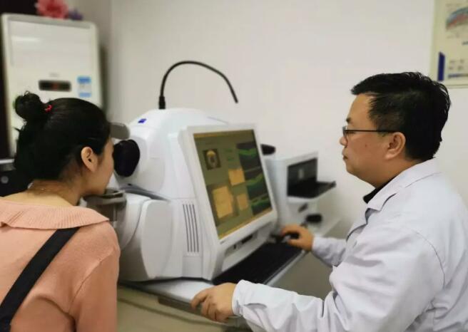青岛易游体育引进蔡司广角血管OCT AngioPlex，造福黄斑变性、糖网病等眼底病患者1.jpg
