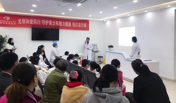 4月21日临沂易游体育举办青少年近视防控系列之“我是眼科小医生”职业体验活动2.jpg 4月21日临沂易游体育举办青少年近视防控系列之“我是眼科小医生”职业体验活动2.jpg