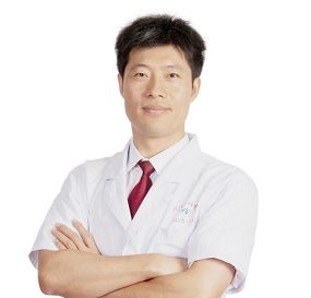 厦门眼科中心屈光中心揭黎明主任：近视不是想做就能做，须进行术前检查判断1.png