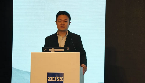 4月26日至28日，2019蔡司屈光中国用户会在北京如约举行，分享 激光屈光手术技术和经验，携手共同提升手术质量，为患者提供更 的医疗服务。易游体育集团派出多人组成的专家团队参会，与来自全国各地的眼科同仁深入探讨交流，碰撞思想火花，分享 严谨的学术观点，展现出了易游体育人强劲的学术风采5.png