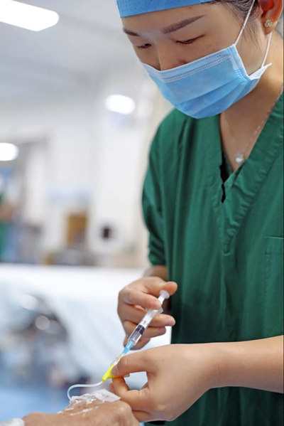 海西晨报：走进厦门大学附属厦门眼科中心五缘院区手术室的等候区，便来到了这家医院 安静、 神秘的地方——手术室7.jpg