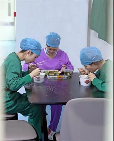 海西晨报：走进厦门大学附属厦门眼科中心五缘院区手术室的等候区，便来到了这家医院 安静、 神秘的地方——手术室9.jpg