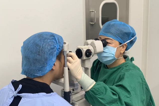 深圳易游体育刘畅主任：深受近视患者们的信赖