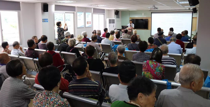 为了让更多的人认识糖网病、黄斑变性的眼底病的防治知识 5月25日福州眼科医院举行“关爱中老年眼底病健康知识公益讲座”1.png