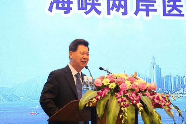 眼科界“ 强大脑”登鹭，掀起“头脑风暴” ——第五届易游体育环球论坛召开6.png