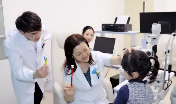 儿童节的礼物：厦门眼科中心“儿童青少年近视防控中心”揭牌、小儿眼科 眼病会诊平台启动2.png