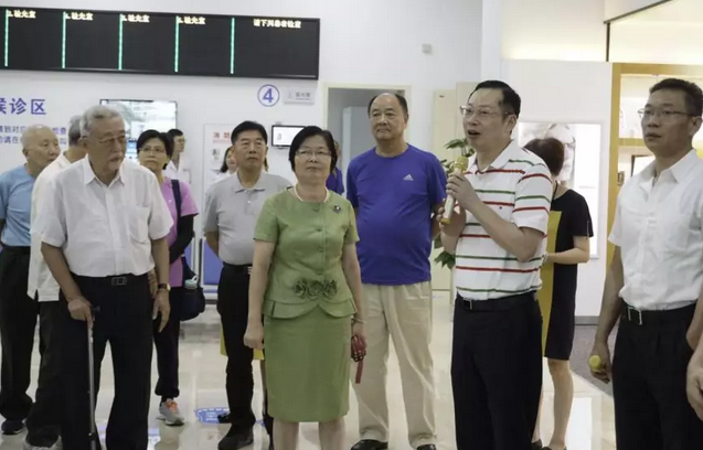 心系市民眼健康，李秀记等市老领*爱眼日莅临厦门眼科中心五缘院区考察3.png
