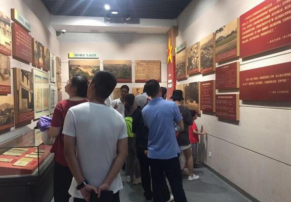 “不忘初心跟党走，追忆红军峥嵘岁月” ——厦门眼科中心第二党支部纪念建军92周年主题党日活动6.jpg