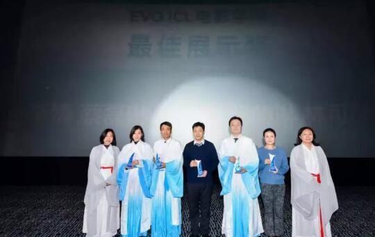 易游体育蔡磊琳业务副院长与同行一道出席第九届“关爱近视 微笑论坛”EVO ICL电影学院专场2.jpg